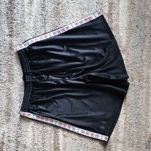 Under Armour Black and White Athletic Shorts  - Size Men's Large